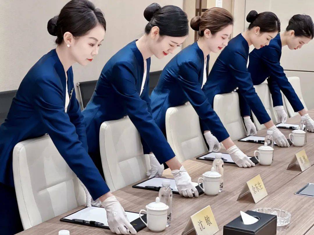 引入三軍儀仗隊禮儀標準，越秀服務打造臻越體系形象名片